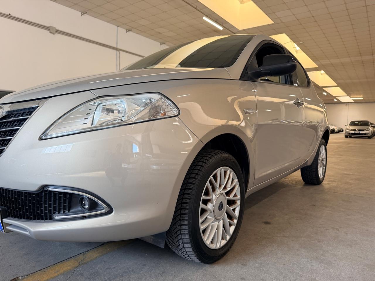 Lancia Ypsilon 0.9 TwinAir 85 CV 5 porte Metano Ecochic Gold