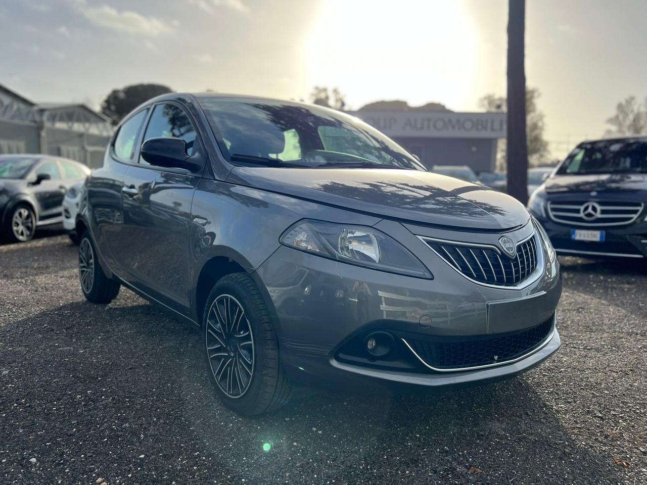 Lancia Ypsilon 1.0 FireFly Hybryd Gold