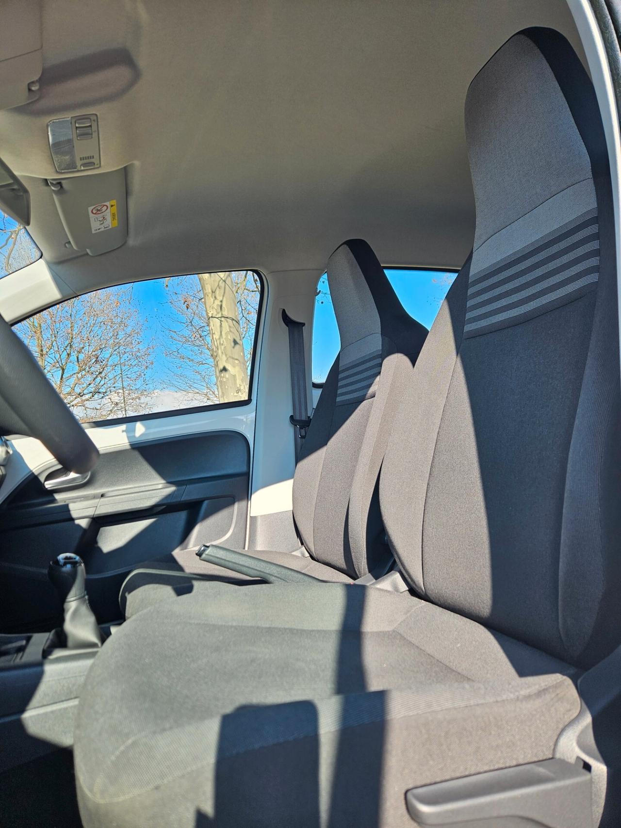 Volkswagen up! 1.0 5p. take SOLO 47.000 KM