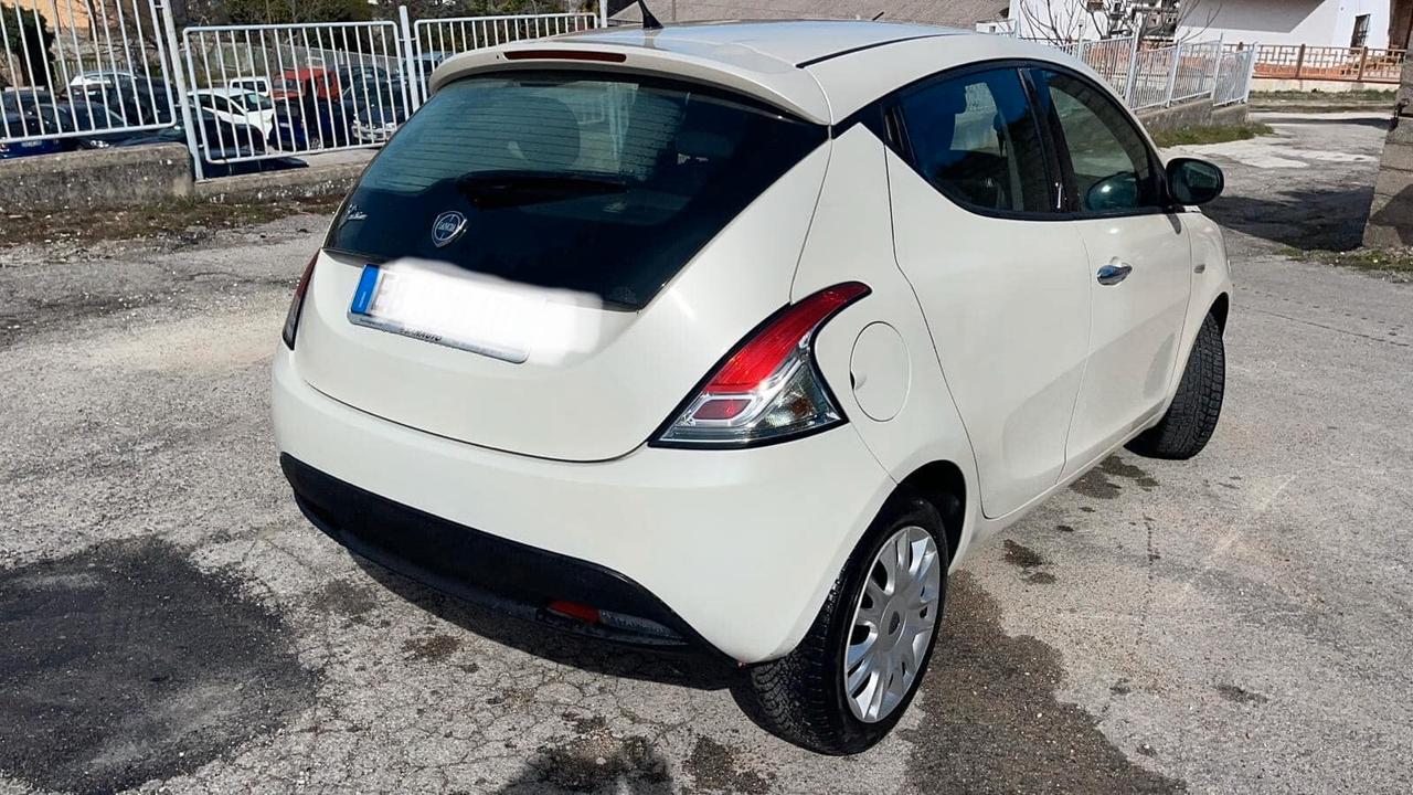 Lancia Ypsilon 1.3 MJT 16V 95 CV 5 porte S&S Silver
