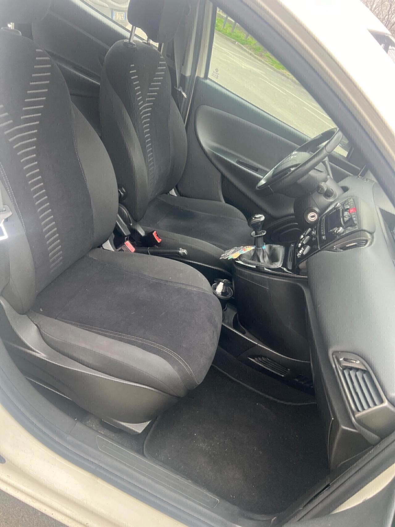 Lancia Ypsilon 1.2 69 CV 5 porte S&S Silver