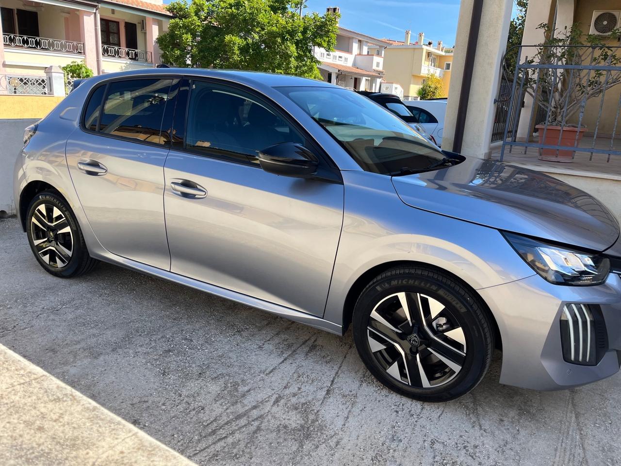 Peugeot 208 1.2 Puretech 100 S&S ALLURE