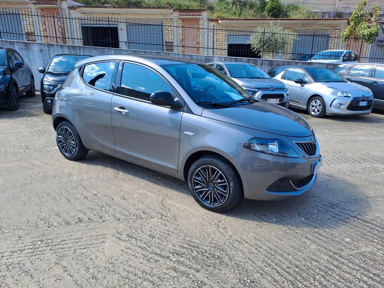 Lancia Ypsilon 1.0 FireFly 5 porte S&S Hybrid Gold