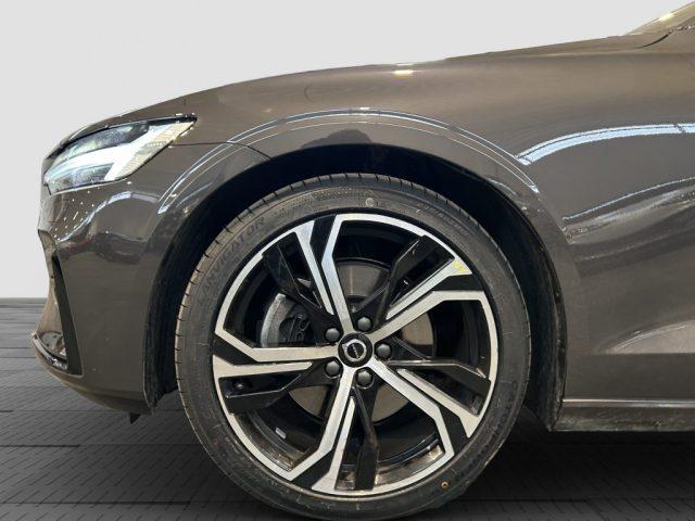 VOLVO V60 V60 B4 (d) automatico Plus Dark