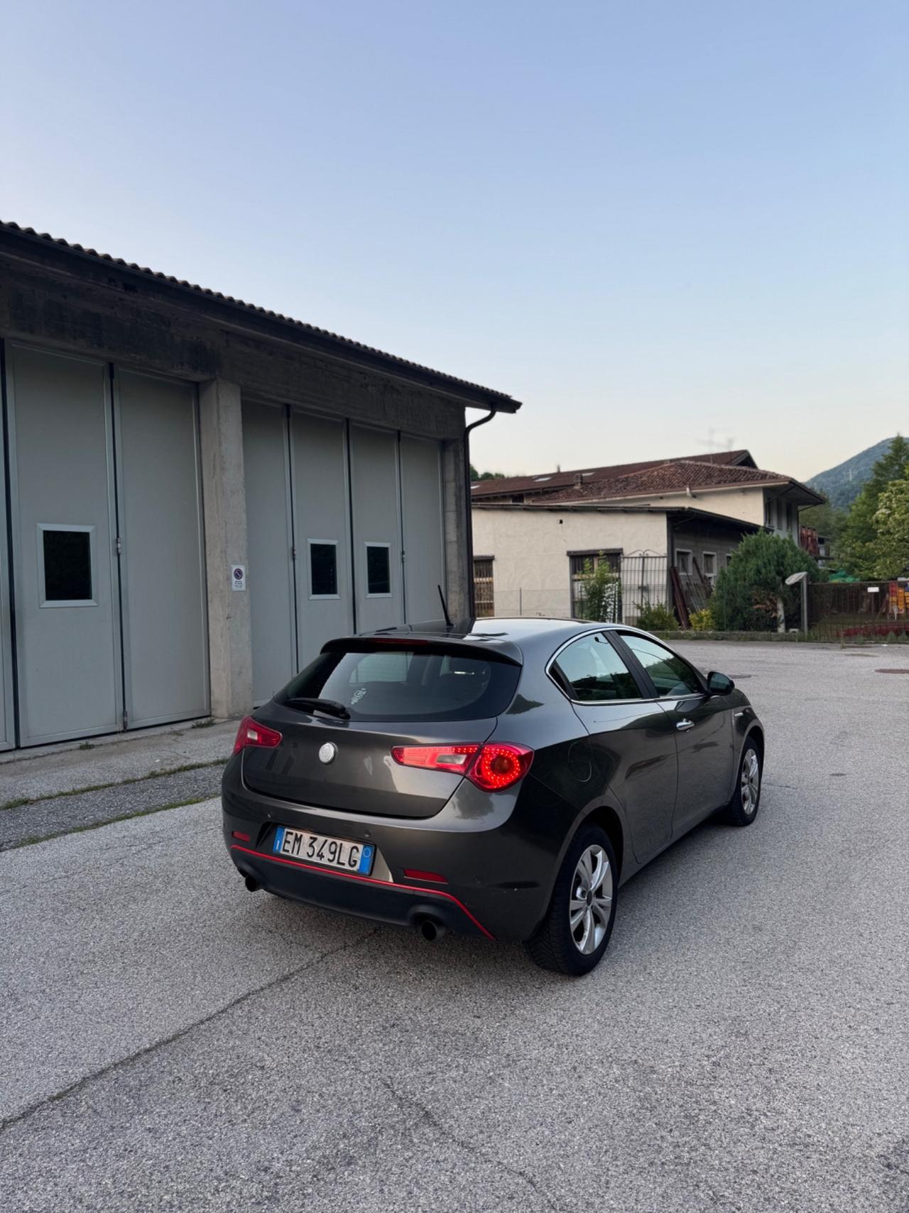 Alfa Romeo Giulietta 2.0 JTDm-2 140 CV Distinctive