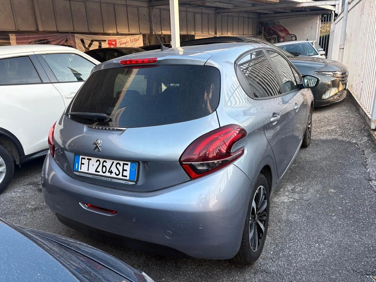 Peugeot 208 PureTech 82 5 porte Signature