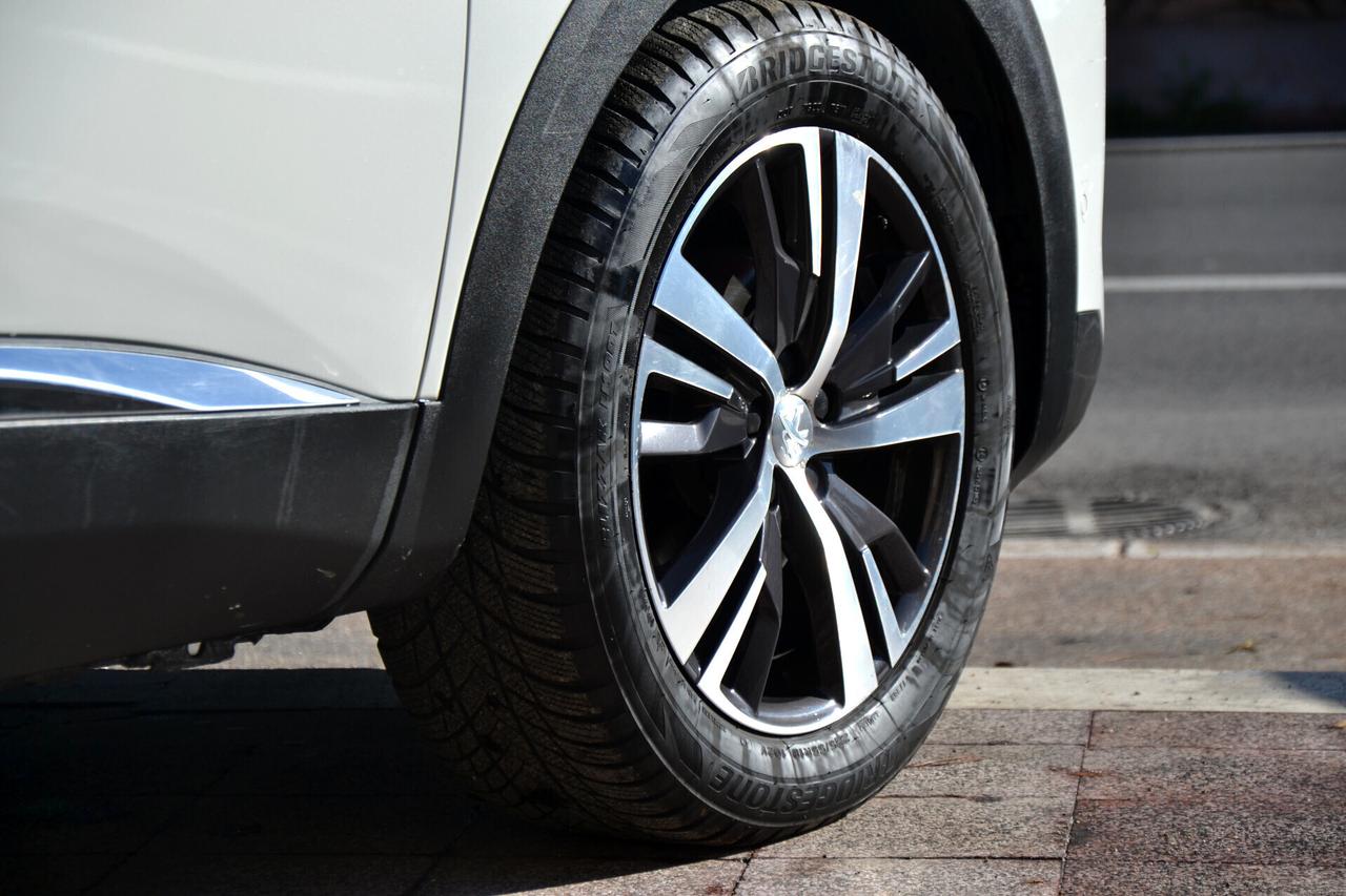 Peugeot 5008 1.5 HDi 130CV 7POSTI AUT.+NAV+LED+RCAM+PELLE+PDC