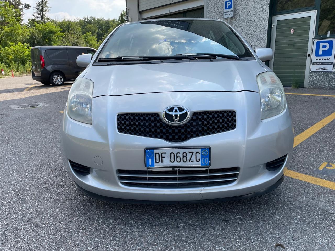 Toyota Yaris 1.0 5 porte Sol