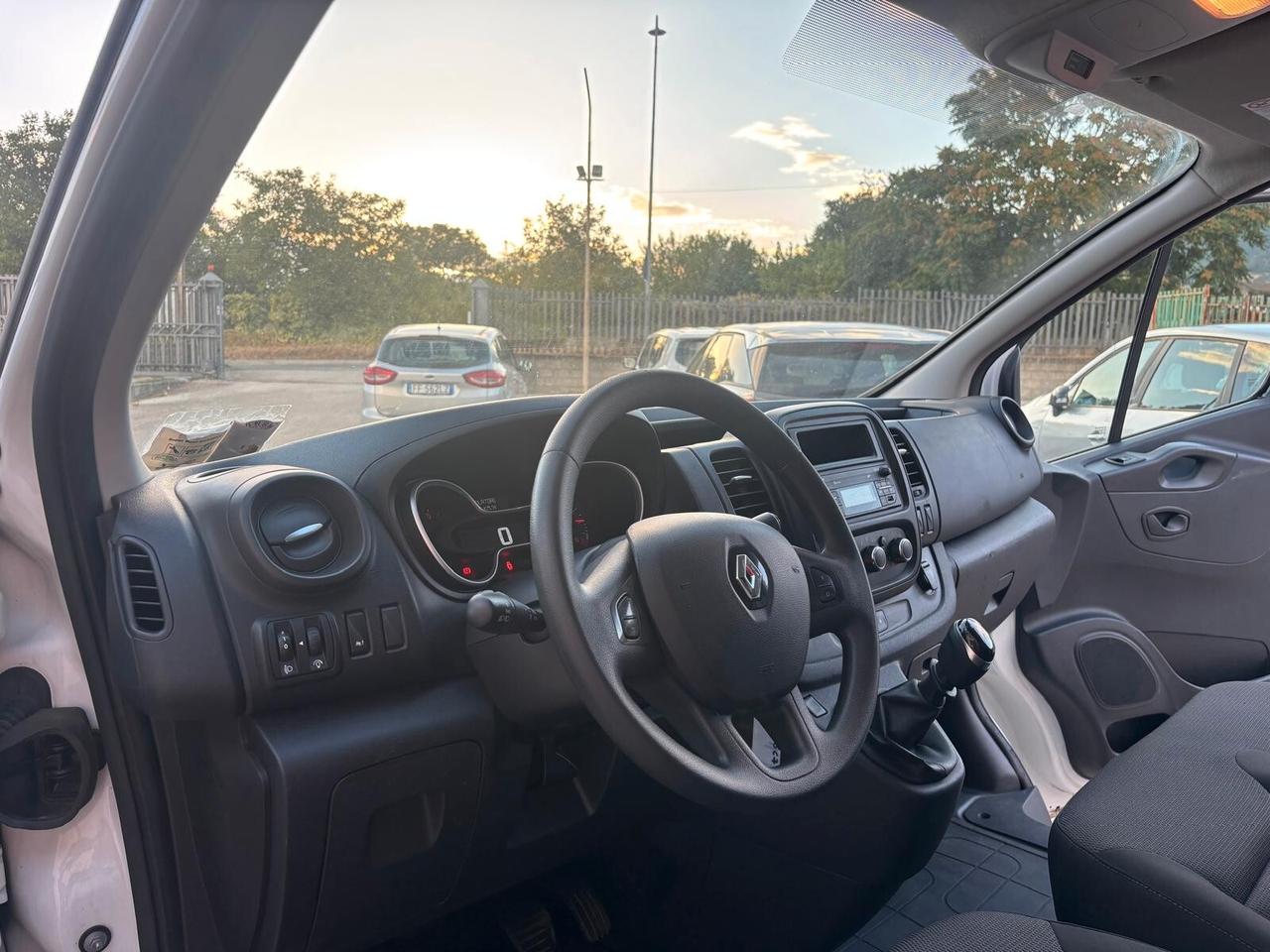 Renault trafic 2.0 dci 145 cv 10/2020