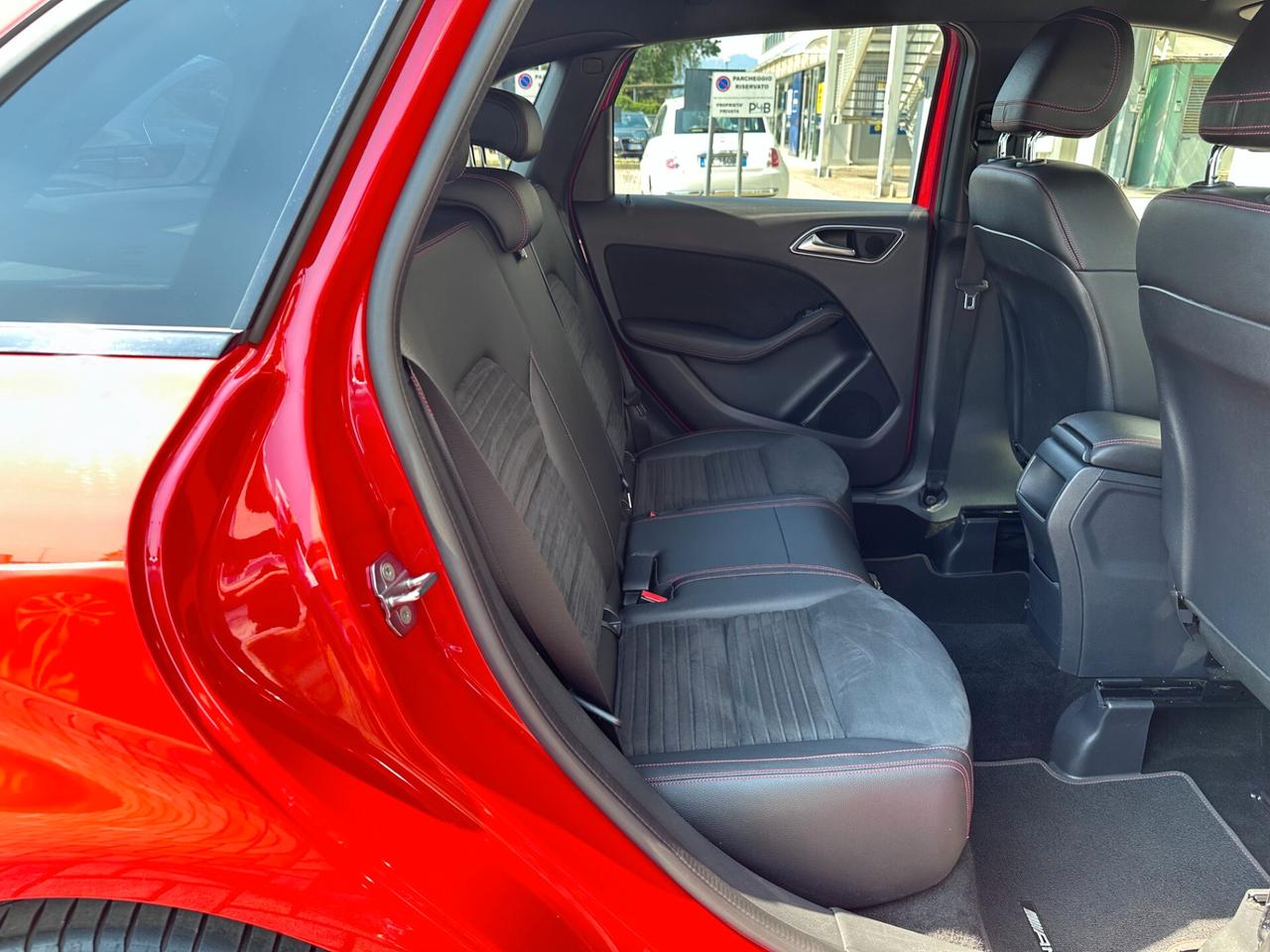 Mercedes B 200d PREMIUM AMG! AUTOMATICA! FARI LED! RETROCAMERA!