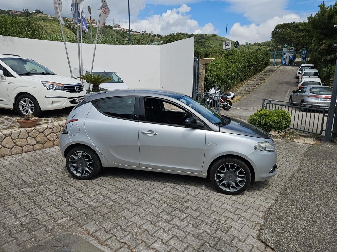 Lancia Ypsilon 0.9 TwinAir 85 CV 5 porte S&S Platinum