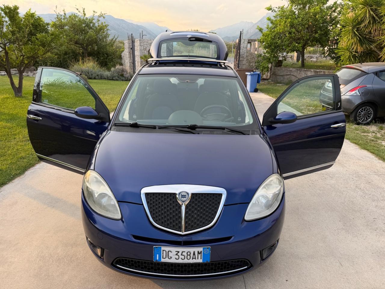 Lancia Ypsilon 1.4 16V Platino