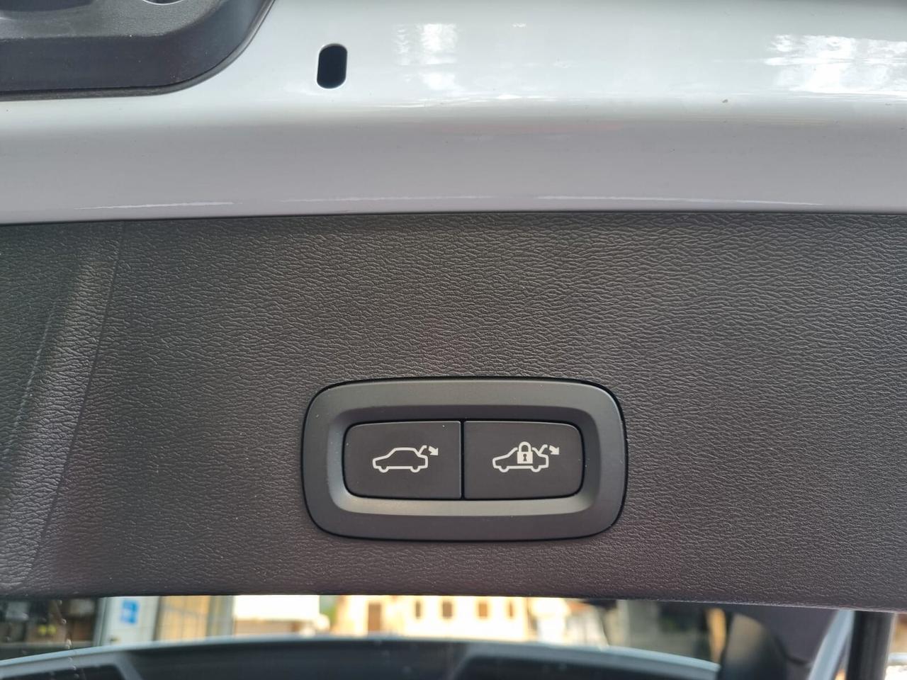 Volvo XC40 B3 automatico Plus Black Edition
