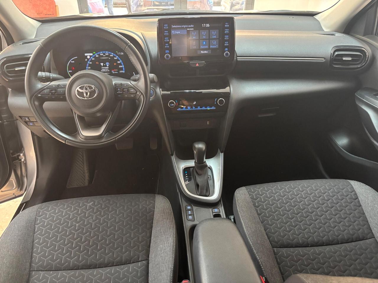 Toyota Yaris Cross Yaris Cross 1.5 Hybrid 5p. E-CVT AWD-i Business