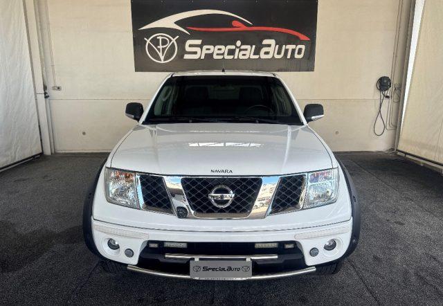 NISSAN Navara 2.5 dCi 4 porte Double Cab LE gancio traino