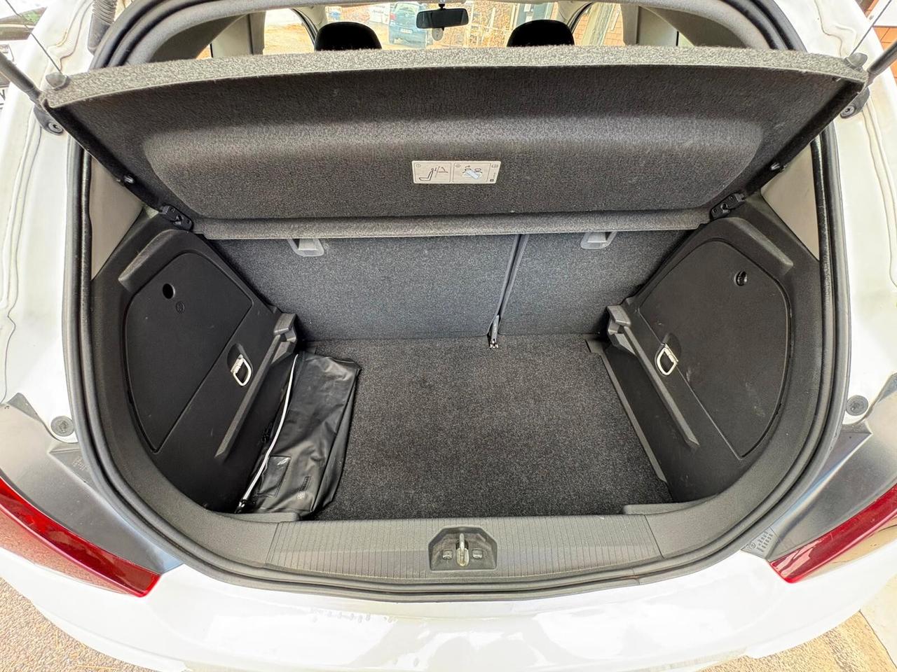 opel corsa X NEOPATENTATI!!!!!! 12 MESI DI GARANZIA !!!