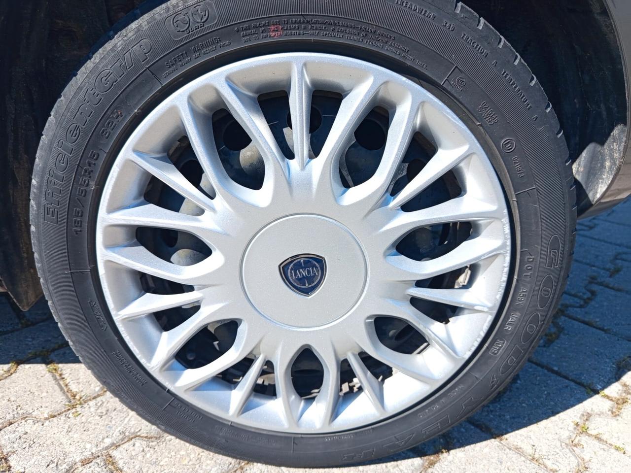 Lancia Ypsilon 1.2 69 CV 5 porte Platinum
