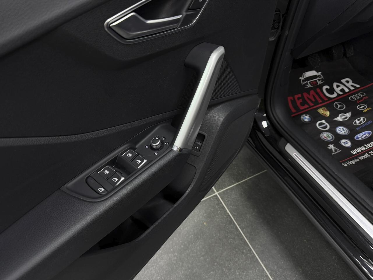 Audi Q2 30 TDI Identity Black S-LINE