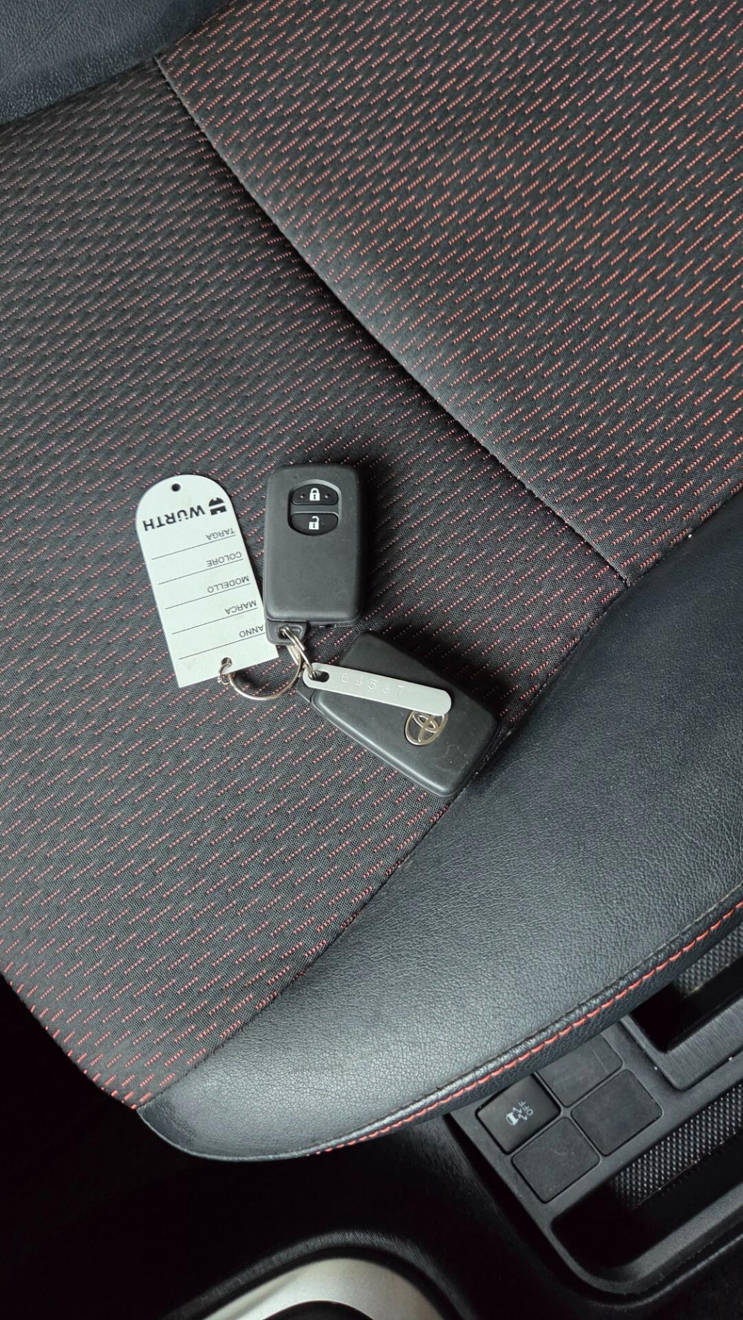 Toyota Yaris 1.3 5 porte Lounge full