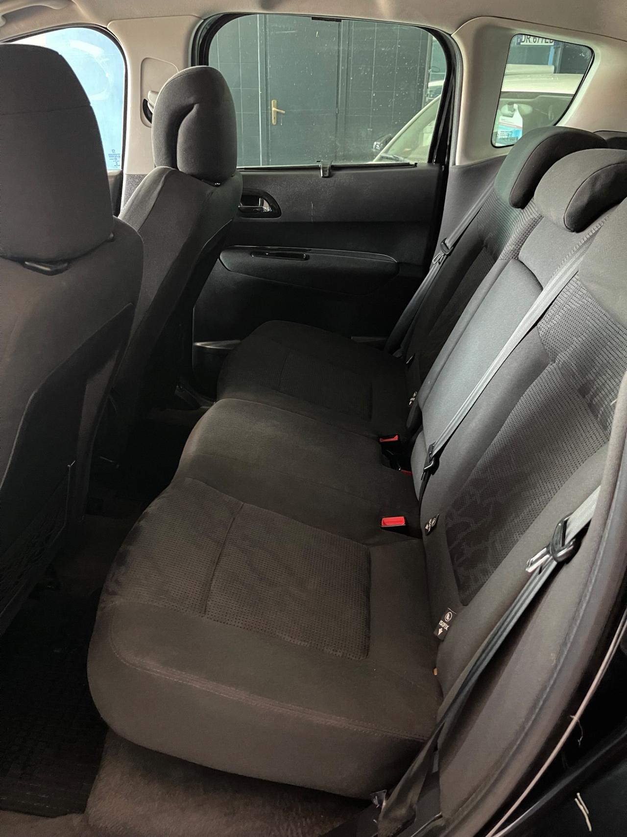 Peugeot 3008 1.6 HDi 115CV Business