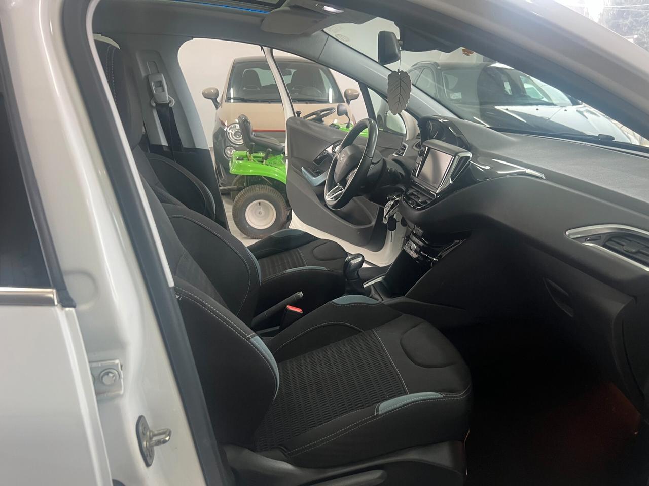 Peugeot 208 1.2 VTi 82 CV 5 porte Active 100000 KM