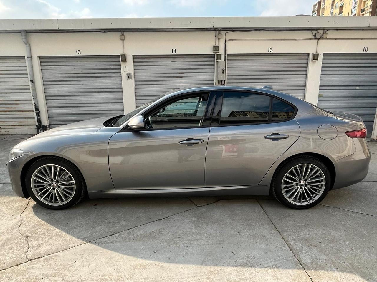 Alfa Romeo Giulia 2.2 Turbodiesel 180 CV AT8 Business Sport Launch Ed.