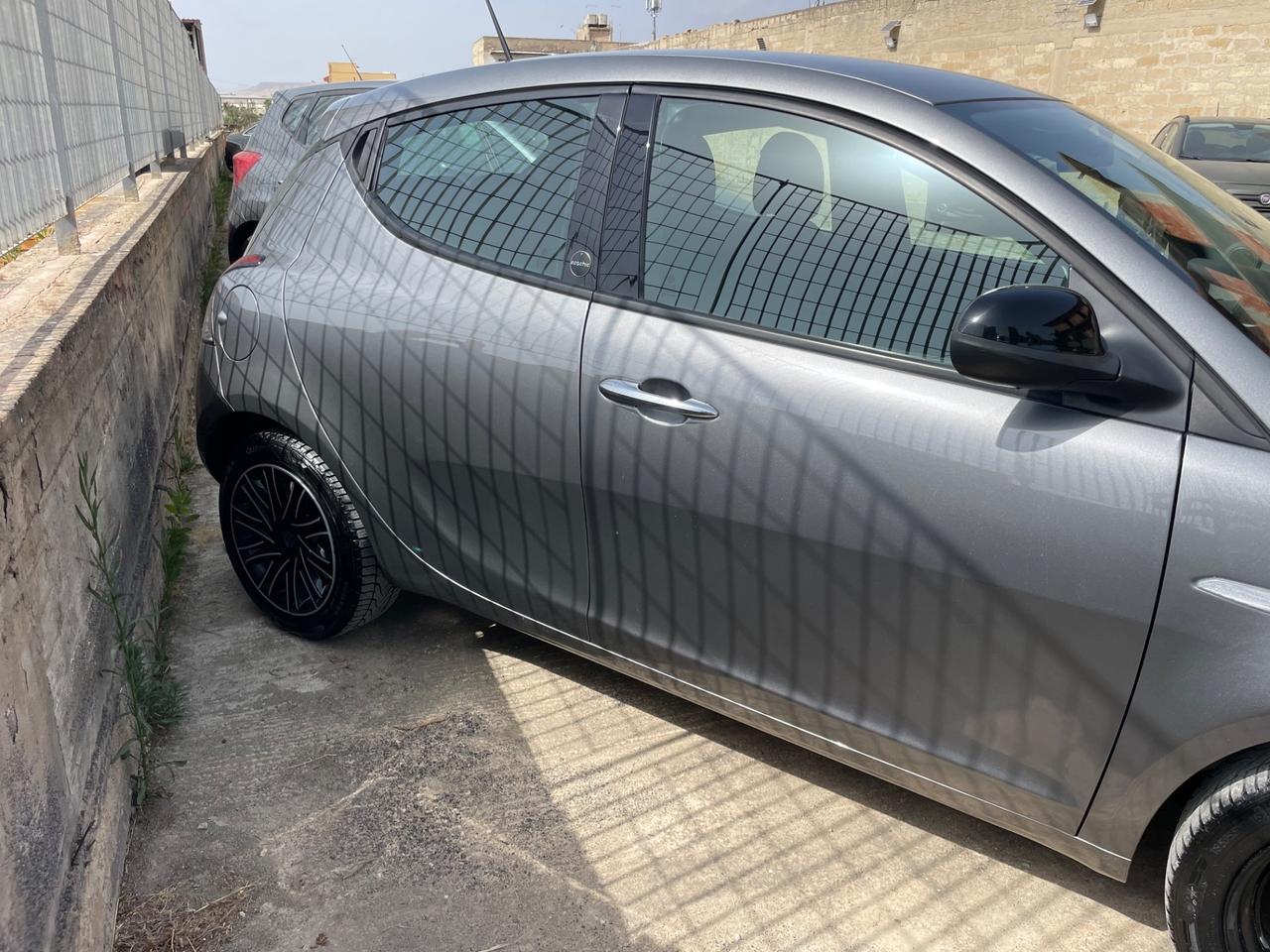 Lancia Ypsilon 1.0 FireFly 5 porte S&S Hybrid Ecochic Gold