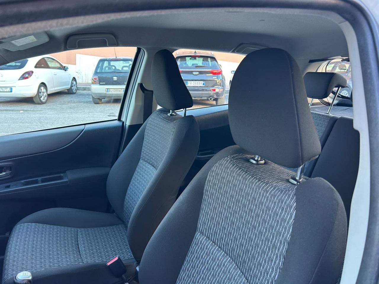 Toyota Yaris 1.0 b. solo 97000 km