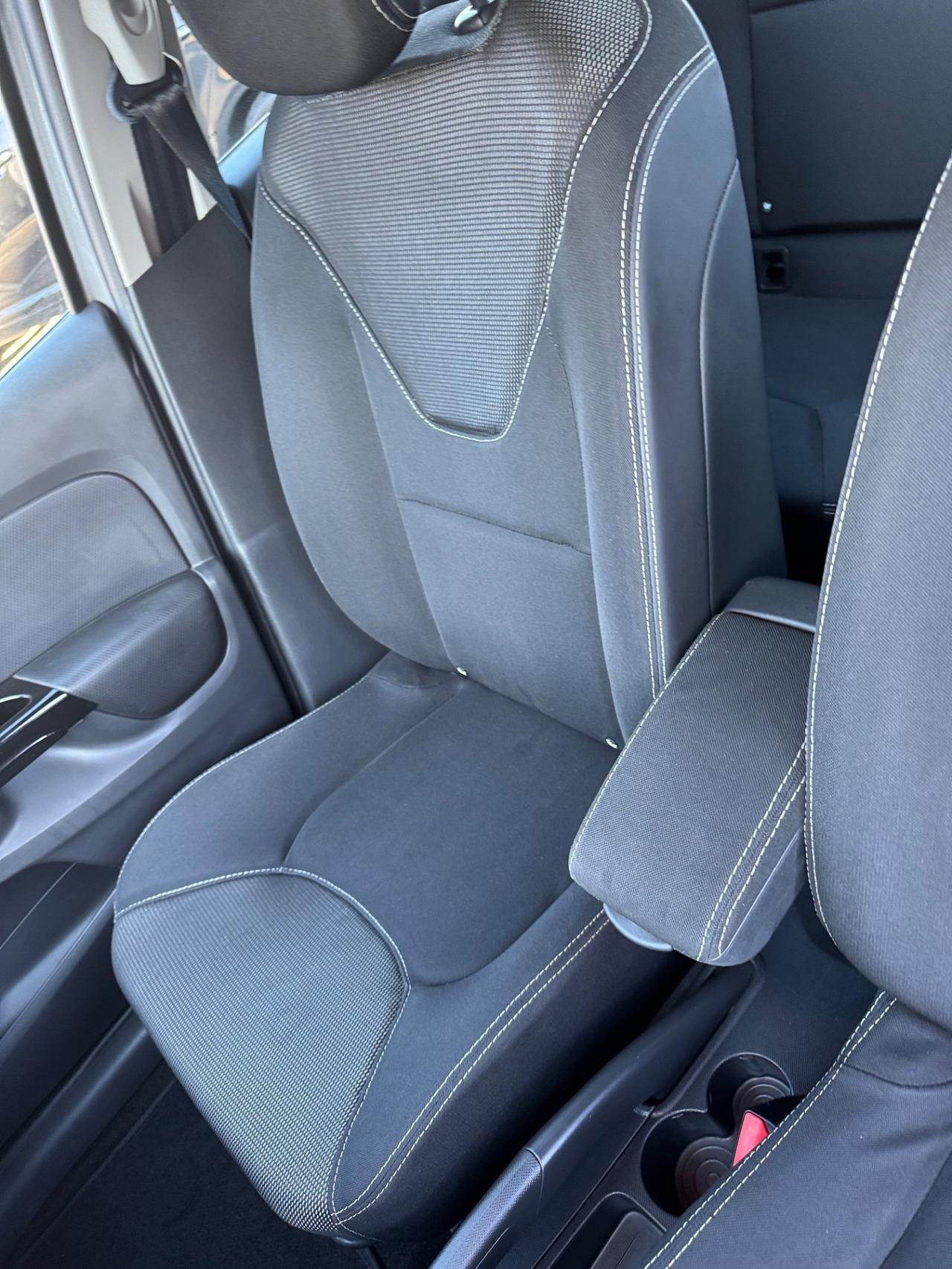 Renault Clio 1.2 75CV 5 porte neopatentati