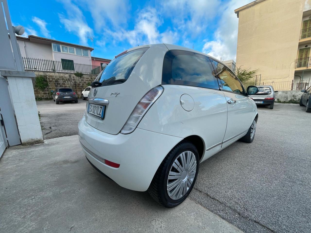 Lancia Ypsilon 1.3 MJT 75 CV Elle