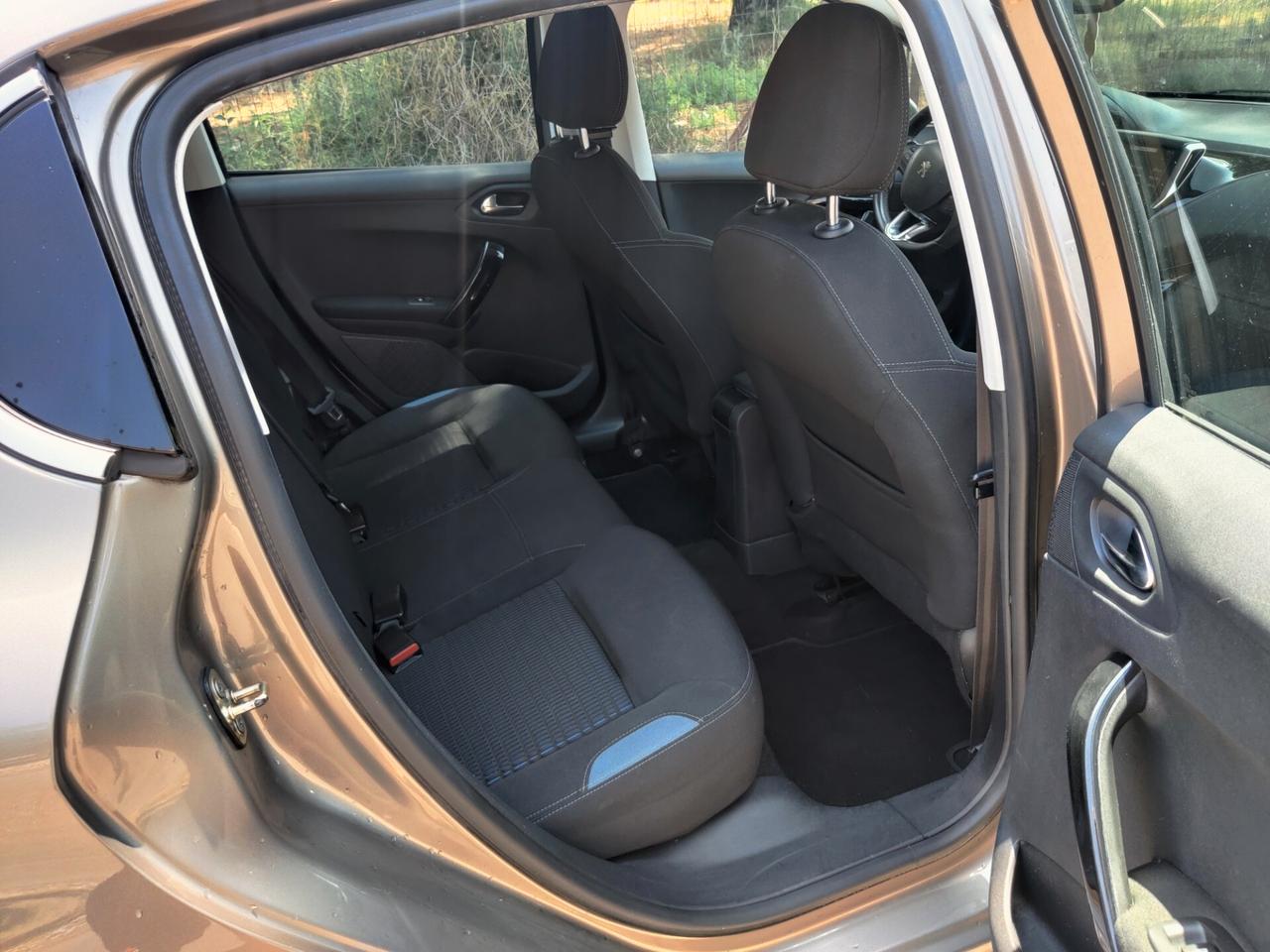 Peugeot 208 1.4 HDi 68 CV 5 porte Allure