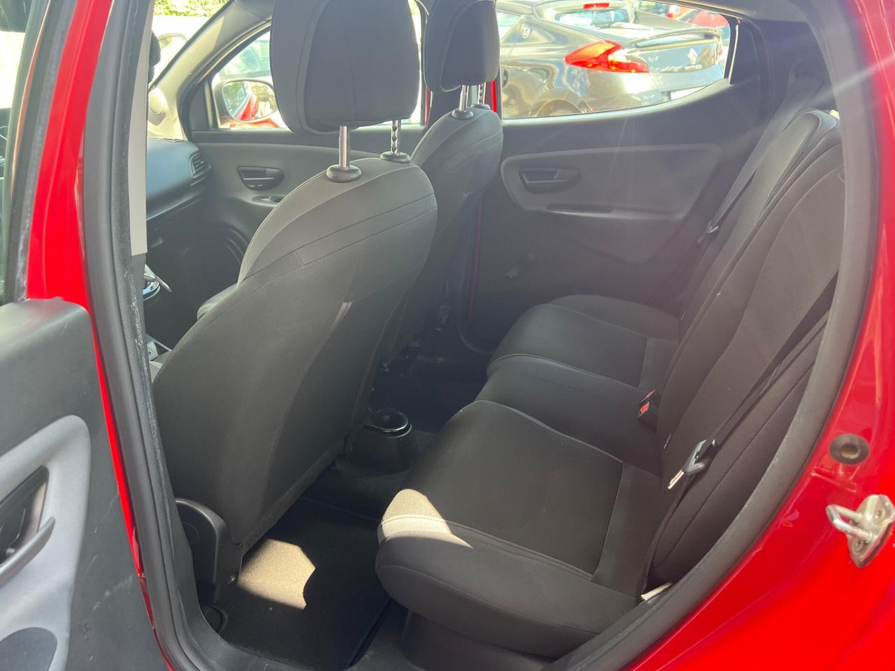 Lancia Ypsilon 0.9 TwinAir 85 CV 5 porte Metano Ecochic Silver