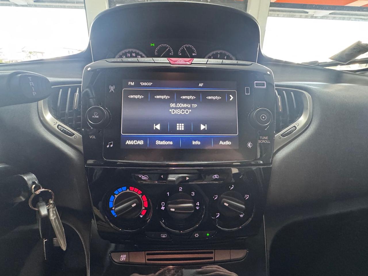 Lancia Ypsilon gold firefly MHEV #7845