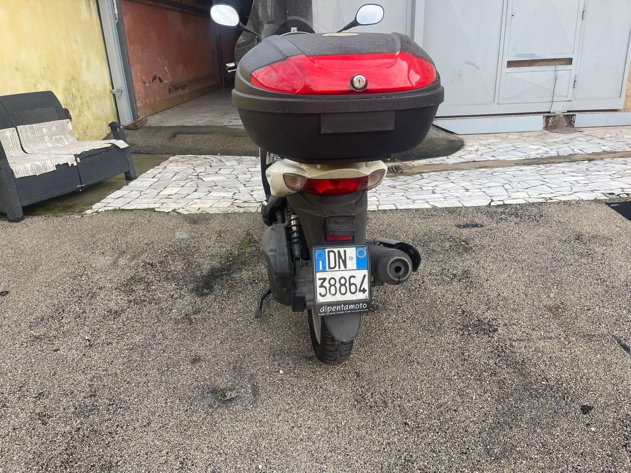 Suzuki SIXteen 150 Xteen