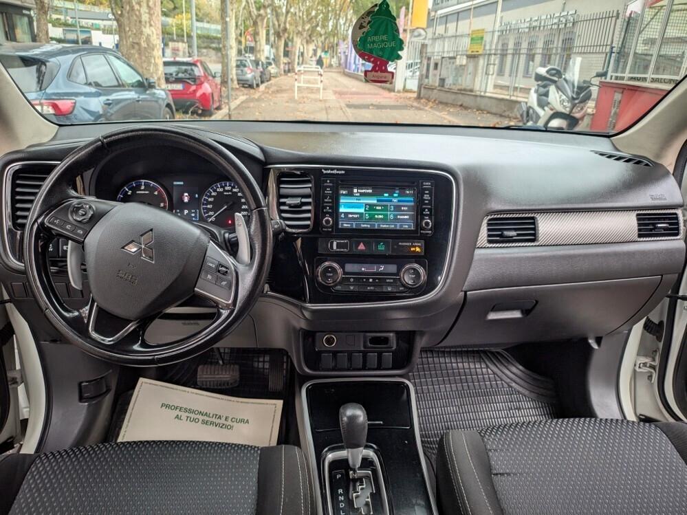 OUTLANDER 2.2 DI-D 4WD 7 POSTI AUTOMATICA EURO 6