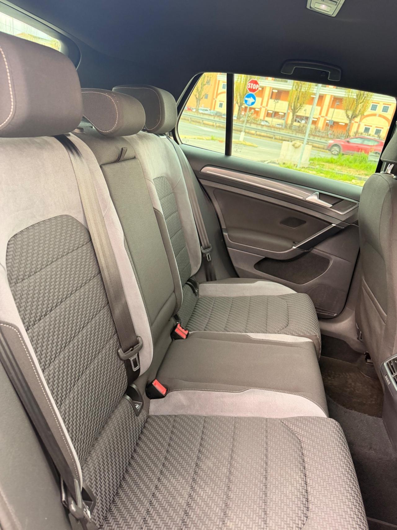 Volkswagen Golf 2.0 TDI DSG 5p. R-Line