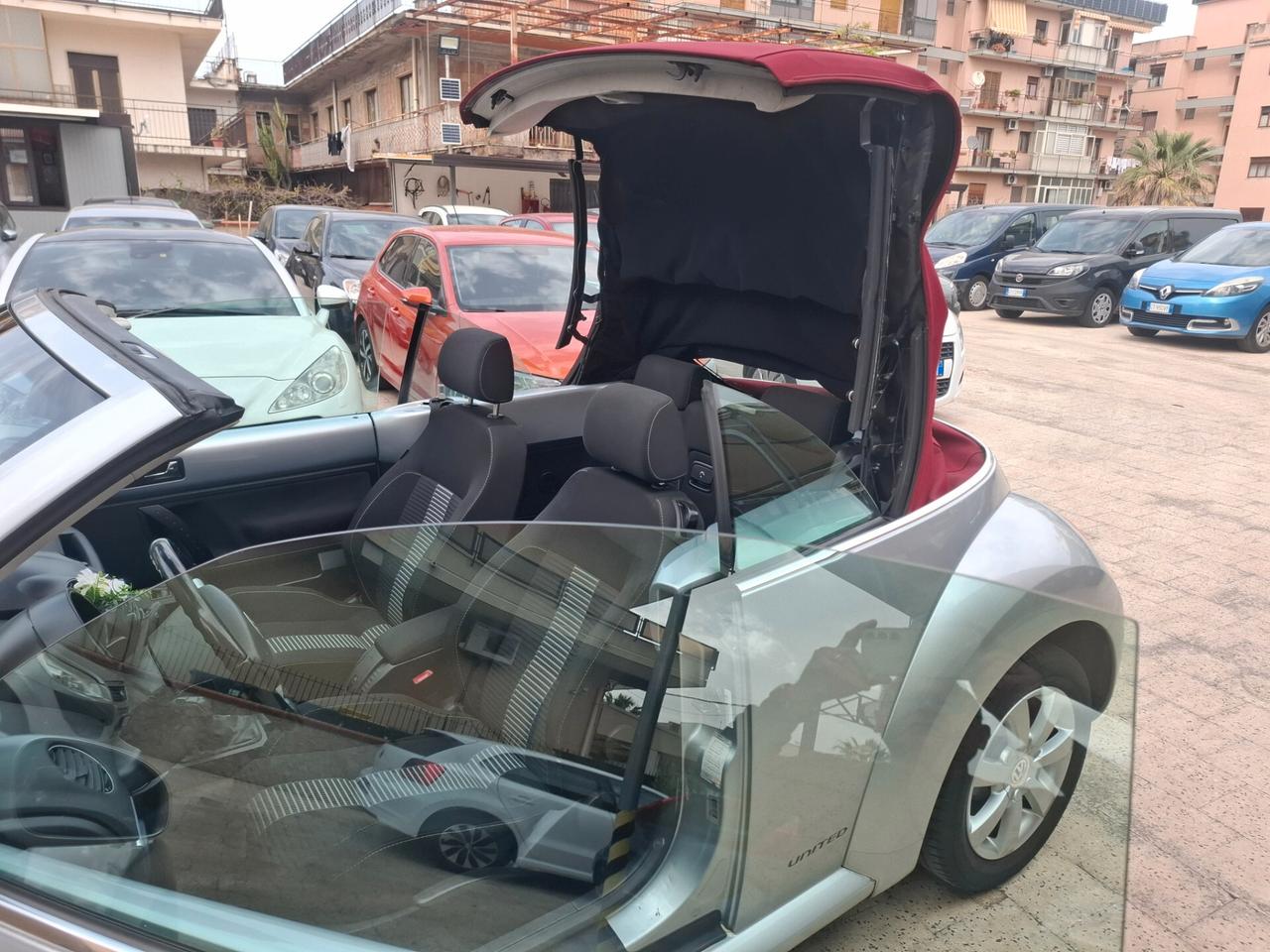 Volkswagen New Beetle Cabriolet - 1.4-16V Highline