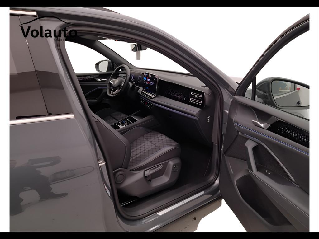 VOLKSWAGEN Tiguan III 2024 - Tiguan 2.0 tdi R-Line 150cv dsg