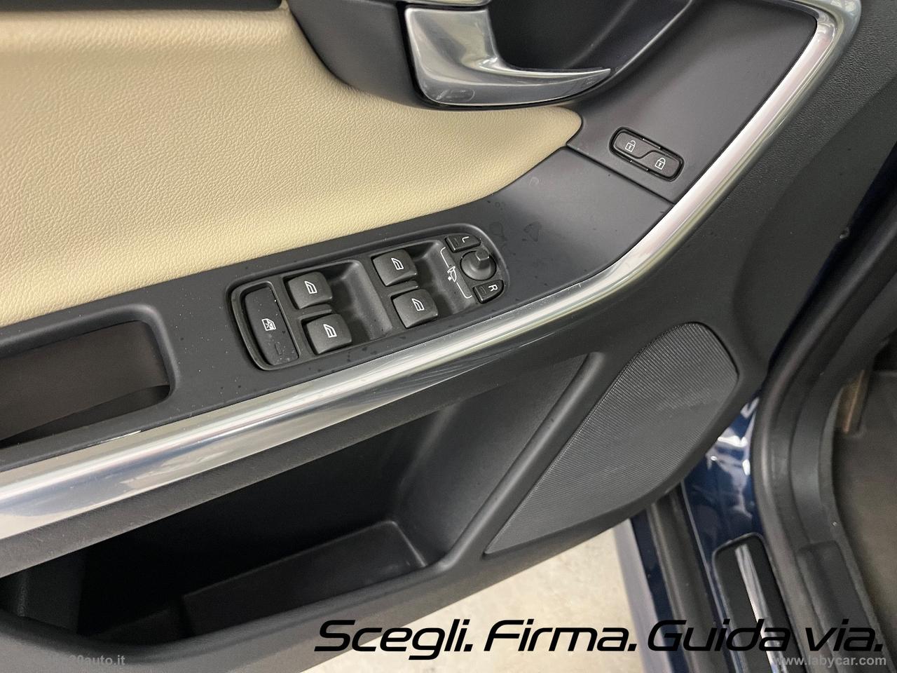 VOLVO XC60 D4 Summum|TETTO APRIBILE|PELLE|SEDILI RISC.