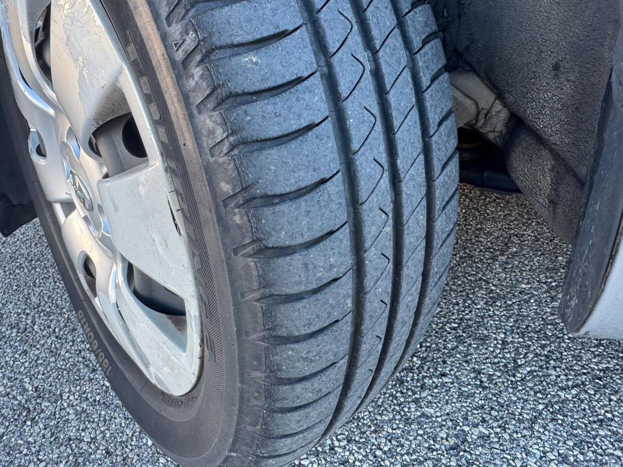 Toyota Yaris 1.0 5 porte Sol