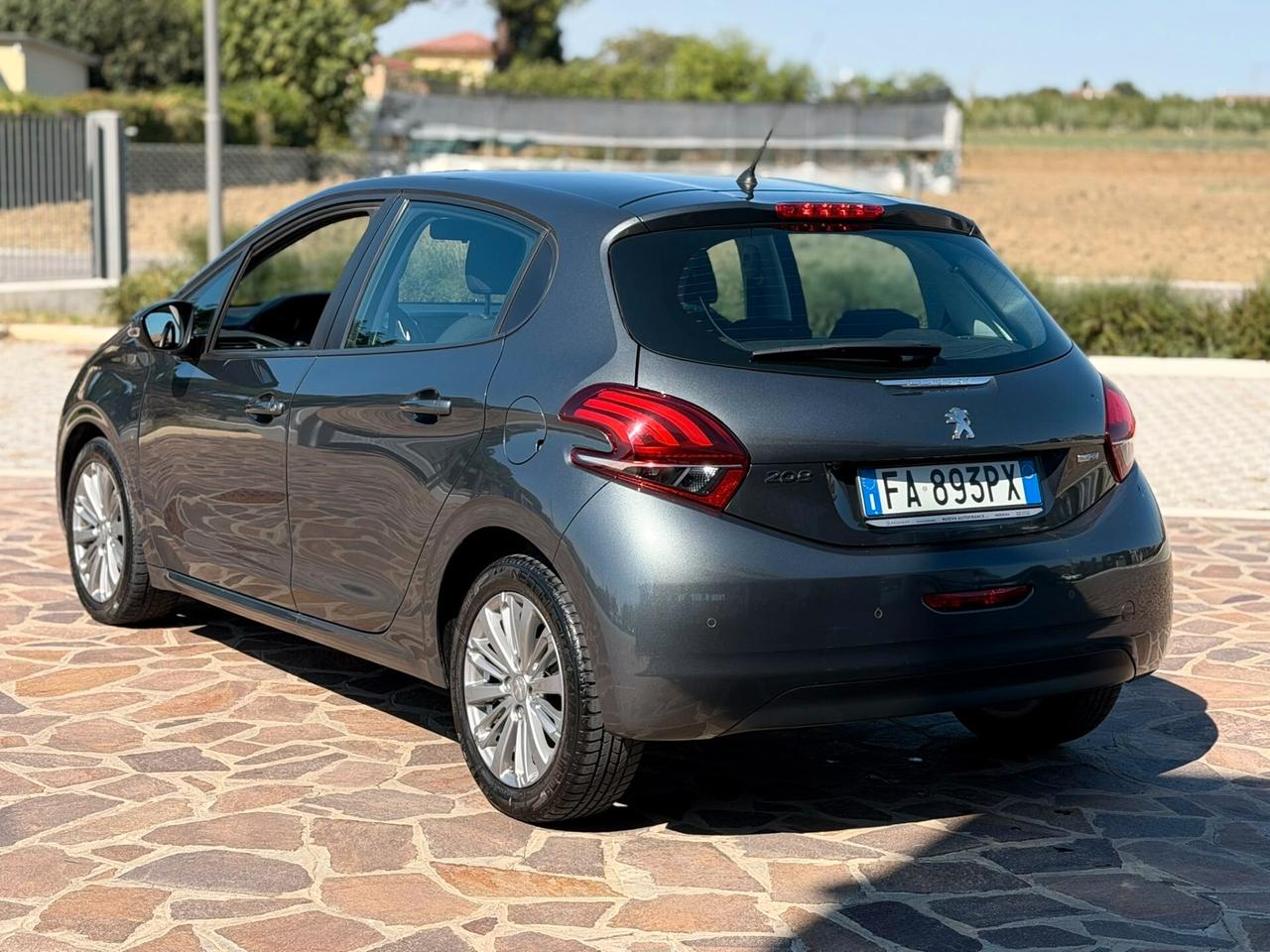 Peugeot 208 5p 1.6 bluehdi 75 cv