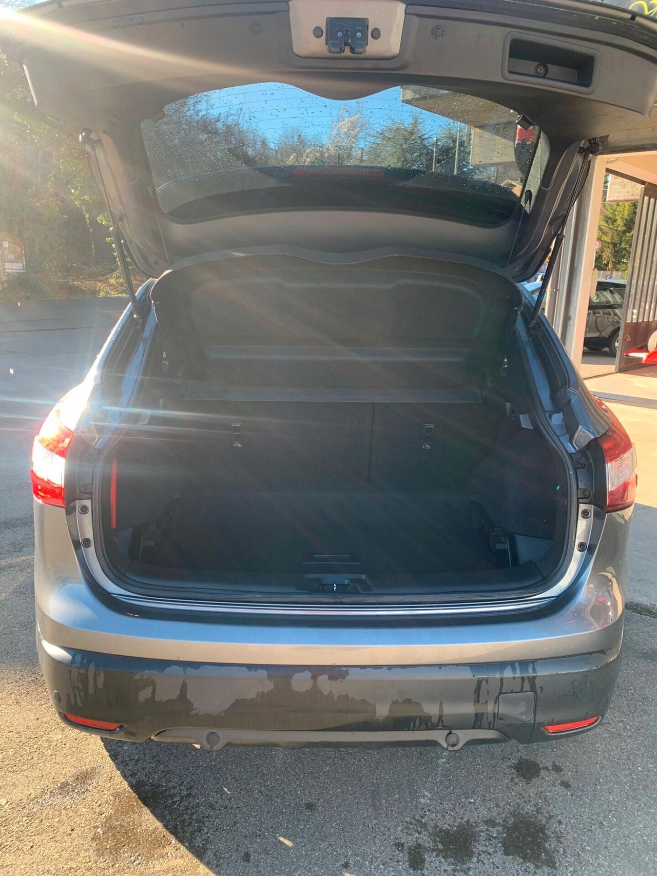 Nissan Qashqai 4x4 tdi tekna ful optional-100000 km unico proprietario-tagliandata- tetto pelle 8 cerchi lega