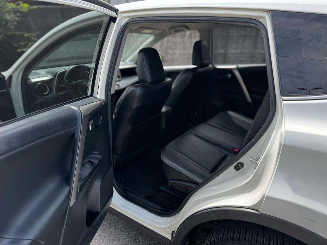 Toyota RAV 4 RAV4 2.2 D-CAT A/T 4WD Lounge