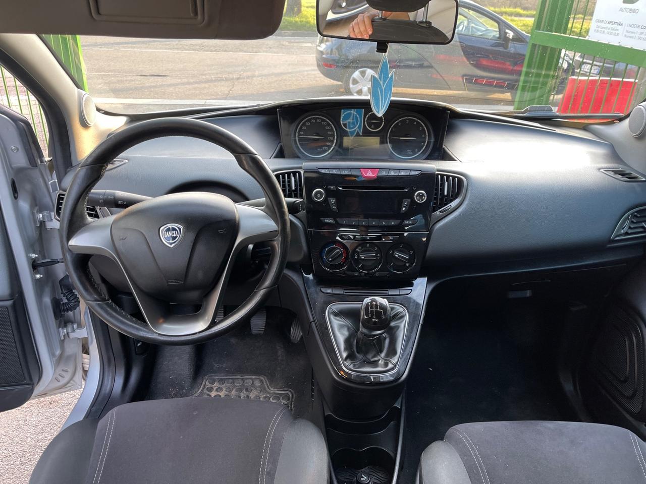 Lancia Ypsilon 1.2 69 CV 5 porte S&S Silver