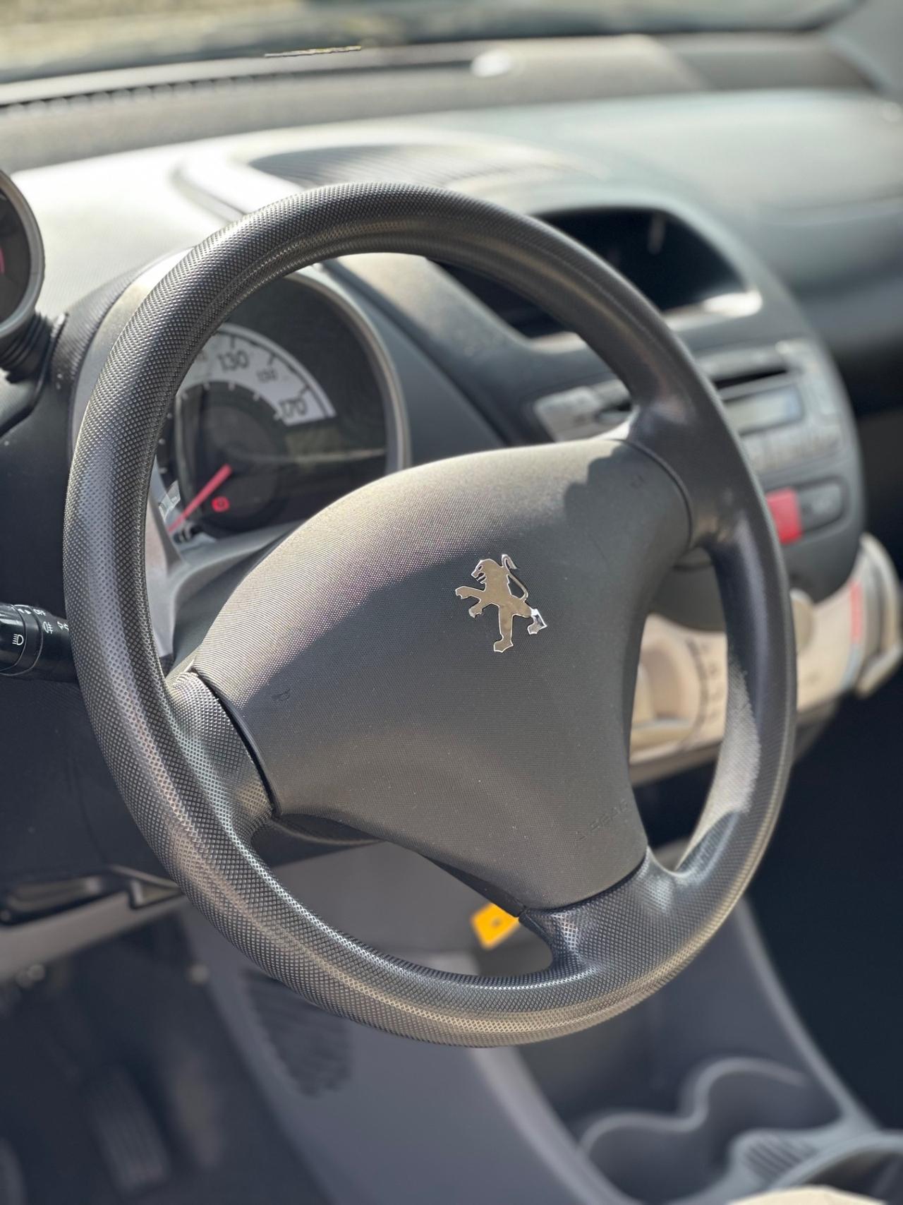 Peugeot 107 1.0 (130.000KM)5PORTE NEOPATENTATI