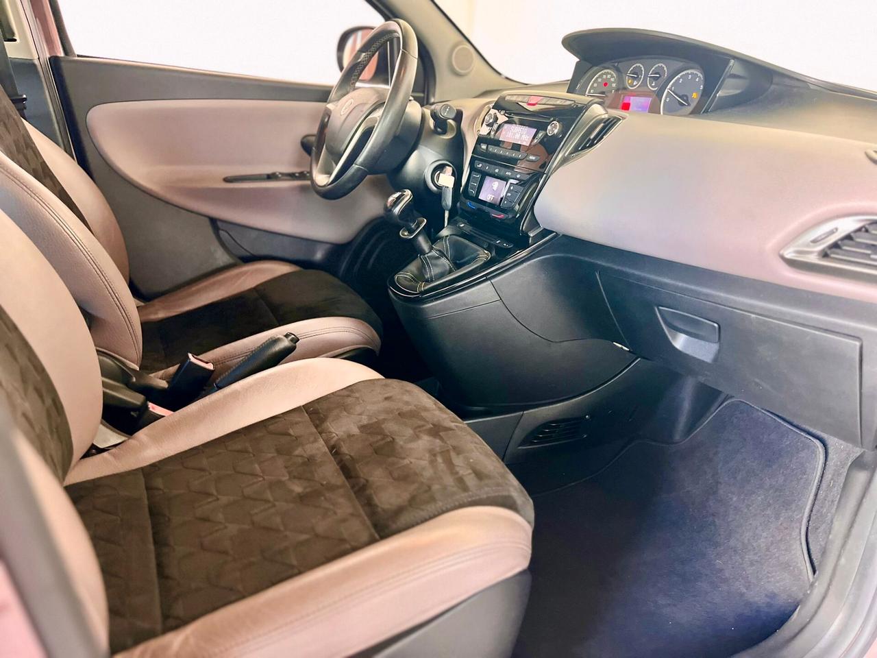 Lancia Ypsilon 1.2 69 CV 5 porte S&S S Momodesign