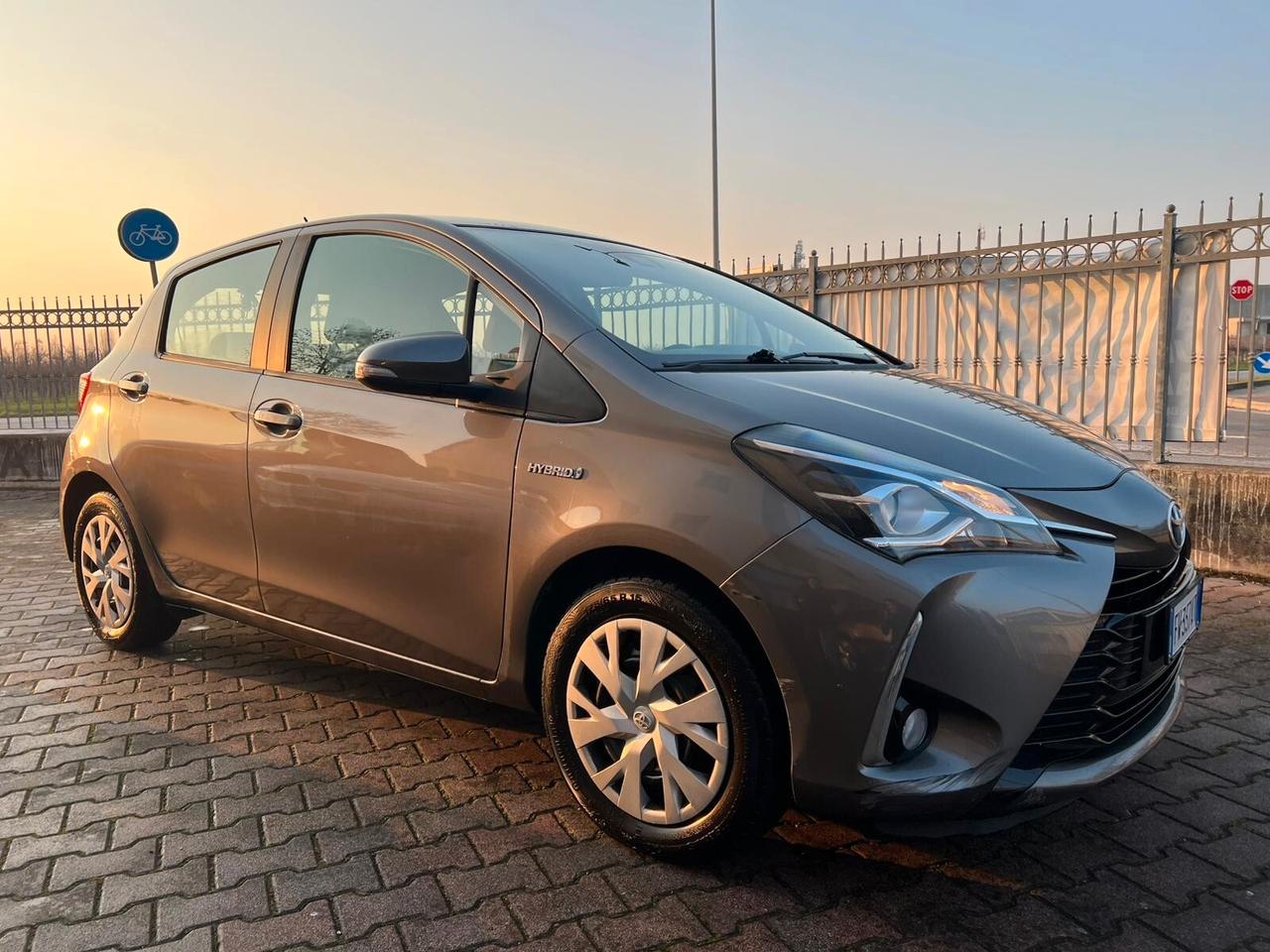 Toyota Yaris 1.5 Hybrid 5 porte Business