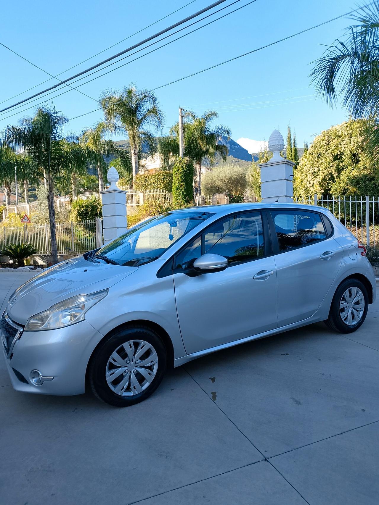 Peugeot 208 1.4 HDi 68 CV 5 porte Allure