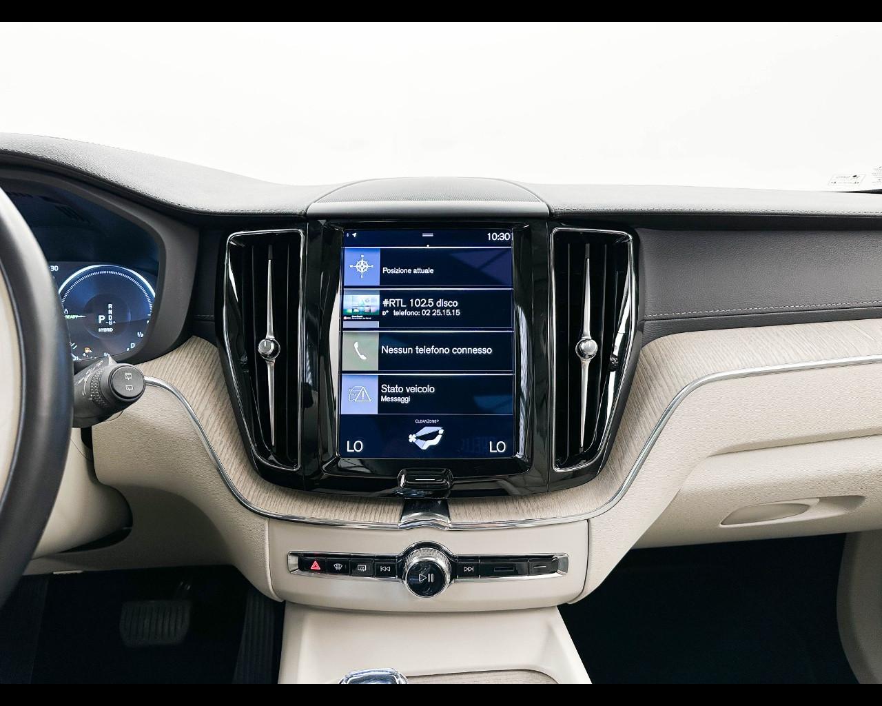 VOLVO XC60 (2017-->) - XC60 T6 Recharge Plug-in Hybrid AWD Inscription