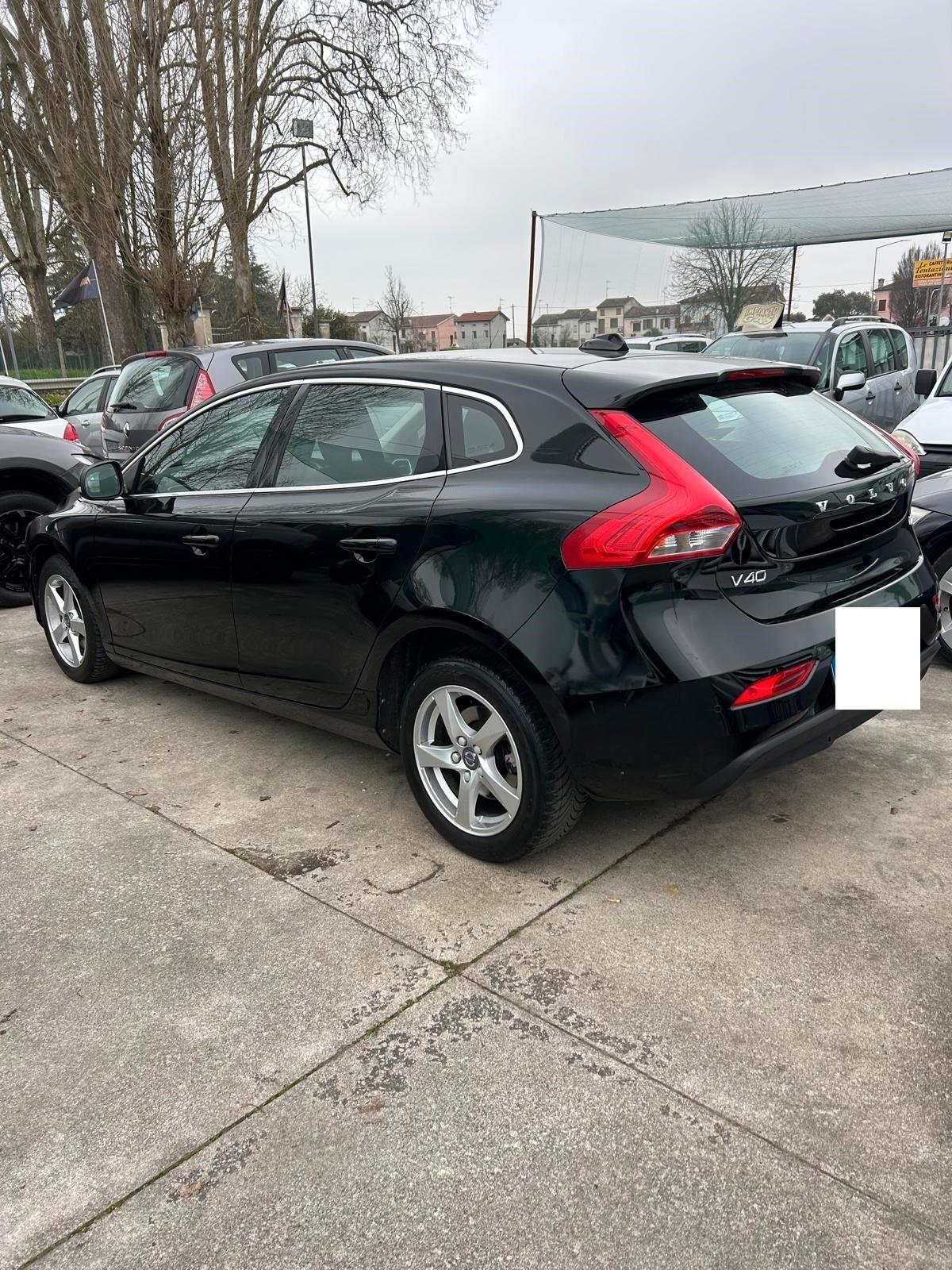 Volvo V40 T2 R-design Kinetic 2.0 Benzina ok neo patentati